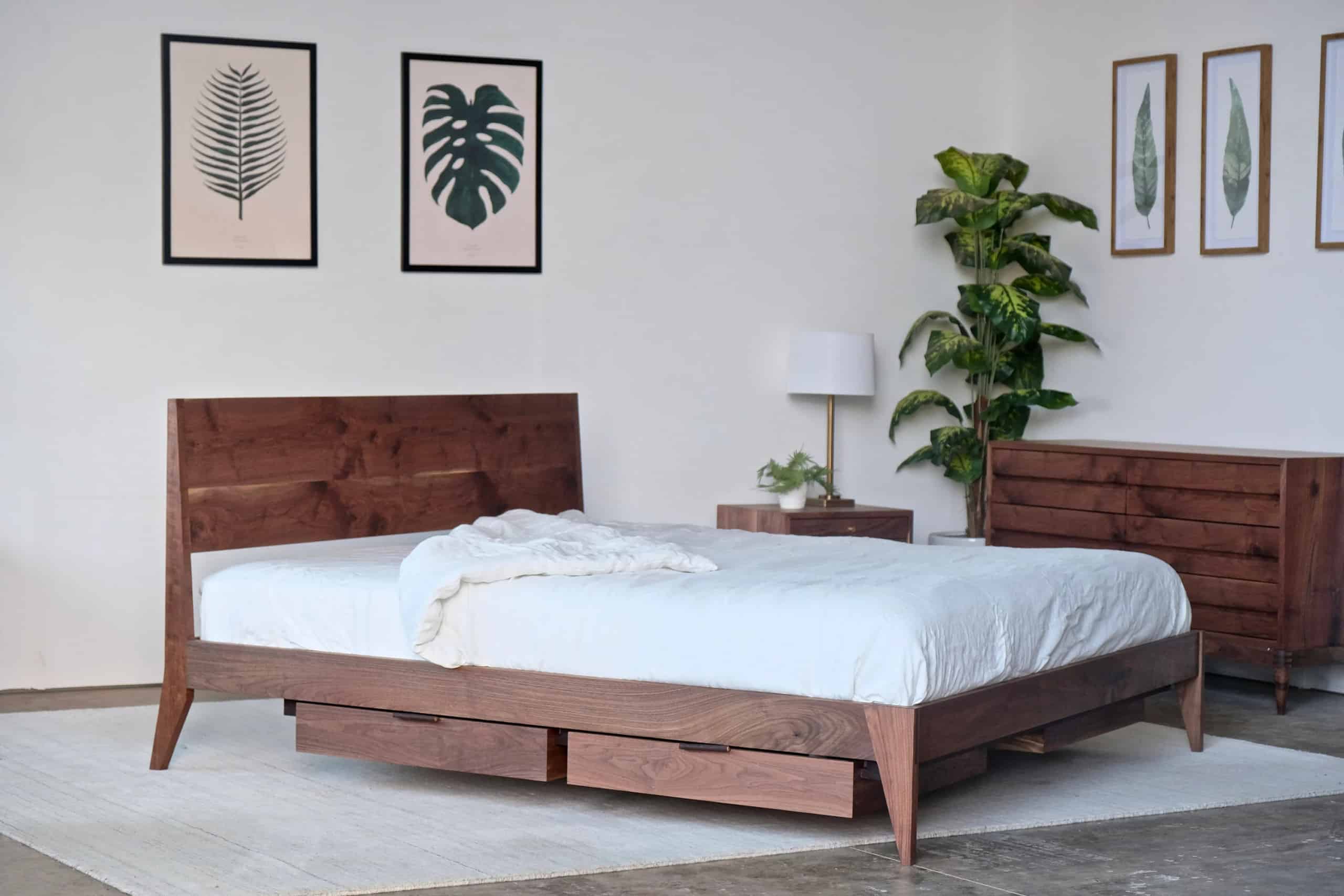 Giường ngủ có ngăn kéo làm từ gỗ tự nhiên bền