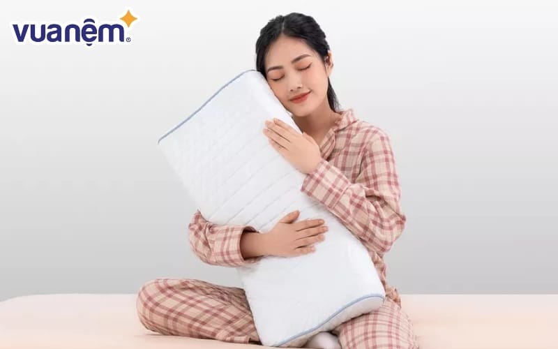 Tư thế nằm nghiêng đúng cách giúp bảo vệ cột sống