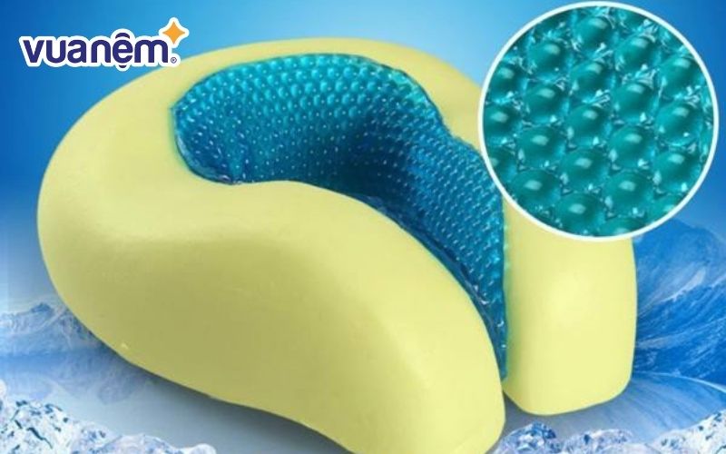 Dòng gối chữ U cao su non khi tích hợp thêm thành phần gel lạnh trên bề mặt gối
