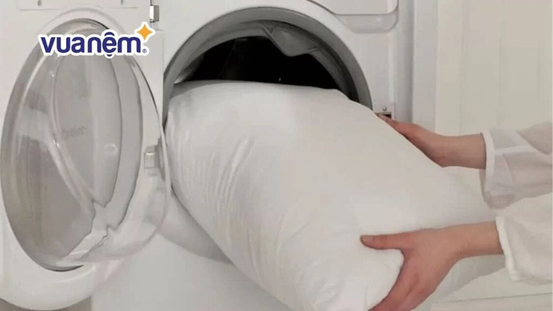gối lông vũ có giặt được không