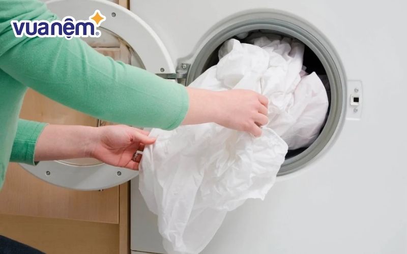 Giặt sấy đúng cách để khử mùi hôi chăn ga gối đệm