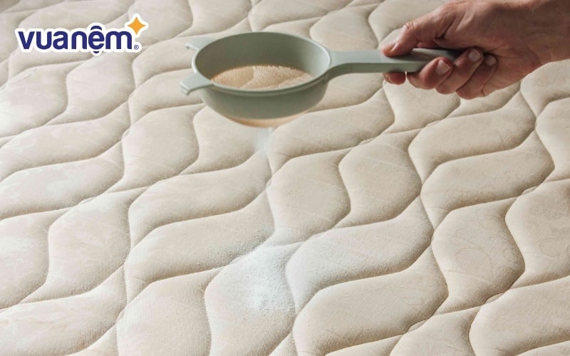 Một trong những cách khử mùi nệm cao su non là dùng baking soda