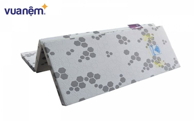 Nệm bông ép Kim Cương được thiết kế dạng gấp 2 hoặc gấp 3 vô cùng tiện lợi