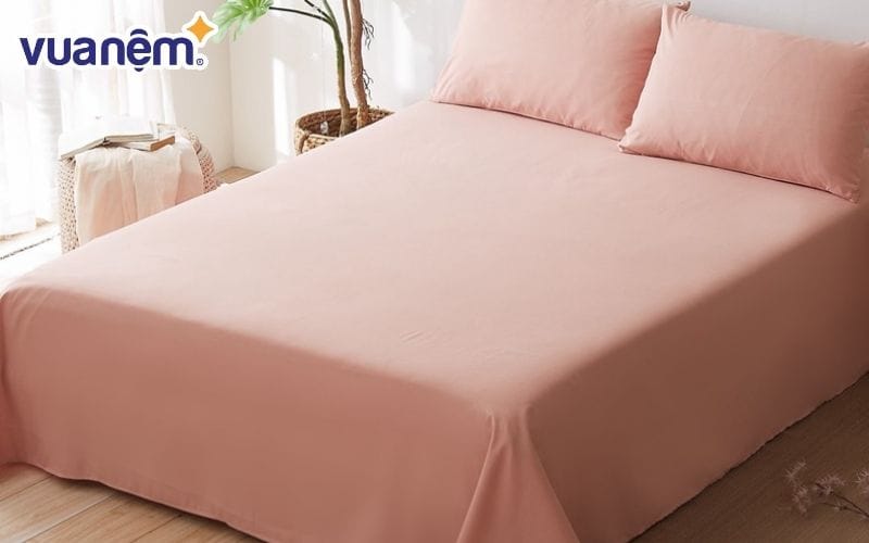 Drap giường màu trơn đơn giản nhưng vẫn đầy sức hút