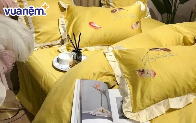 Bộ drap giường phi lụa họa tiết lông vũ