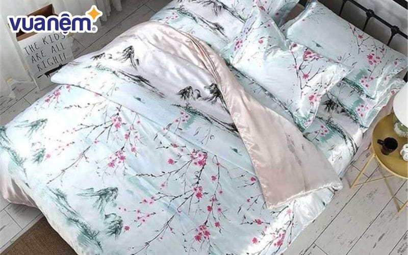 Bộ drap giường phi lụa màu xanh ngọc họa bức tranh thủy mặc