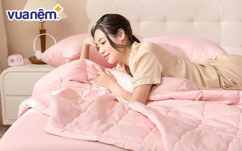 Bộ chăn ga chun Goodnight AirSilk không chỉ là người bạn đồng hành cho giấc ngủ ngon mà còn góp phần làm đẹp không gian sống