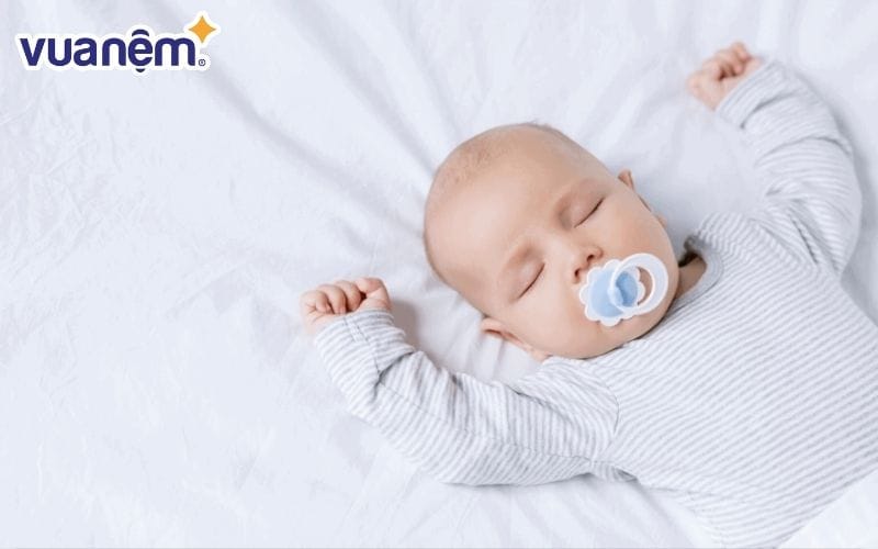 Ngậm núm vú giả là một trong những phương pháp cổ điển nhất để dỗ trẻ đi ngủ được