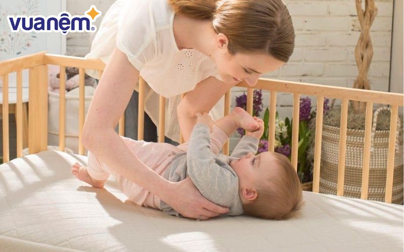 Nệm cho bé vô cùng quan trọng do đó cần được chọn lựa cẩn thận