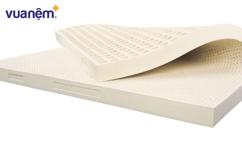 Về giá thành, nệm Liên Á và Kim Cương khá giống nhau