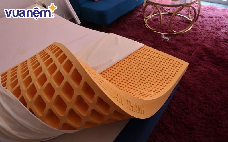 Nệm cao su Vạn Thành có 3 sản phẩm ở tầm trung