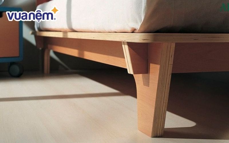 Thay ván ép hoặc dát giường để hạn chế tình trạng nệm lò xo bị lún