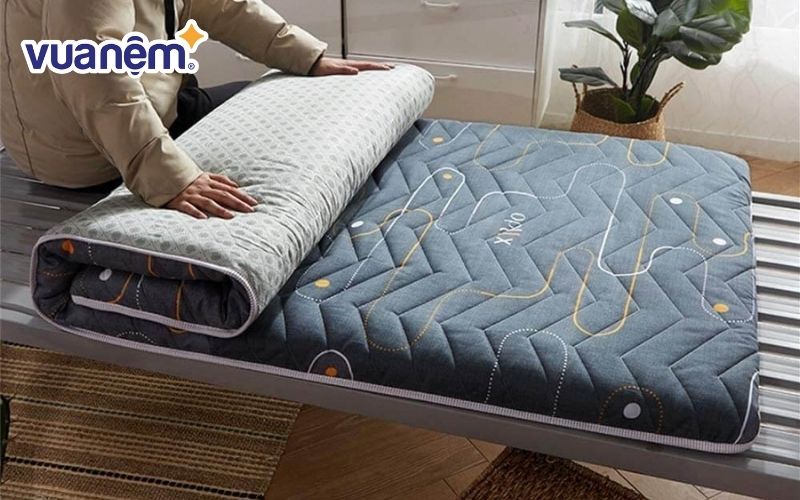 Nệm mút dễ dàng di chuyển và gấp gọn