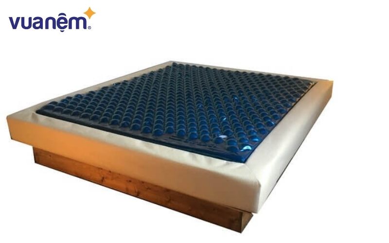 Dòng nệm này có đặc điểm là nước được chia thành từng khoang riêng biệt, không liên quan tới nhau