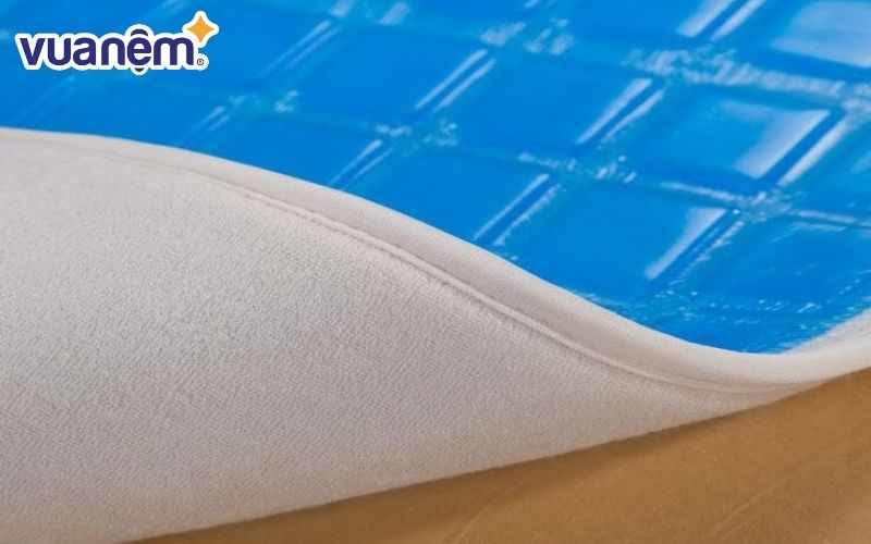 Nệm nước Kyoryo với thiết kế dạng phẳng