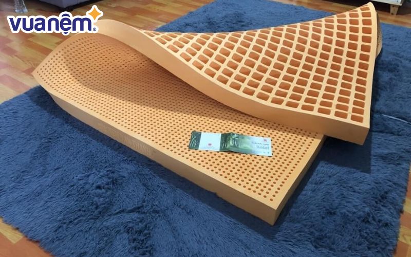 Vào thời điểm mới xuất hiện trên thị trường, nệm Vạn Thành chỉ tập trung sản xuất nệm cao su