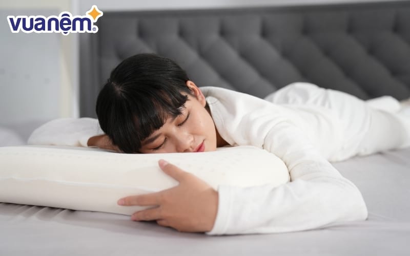 Chiều cao gối ảnh hưởng trực tiếp đến sự thoải mái và sức khỏe.