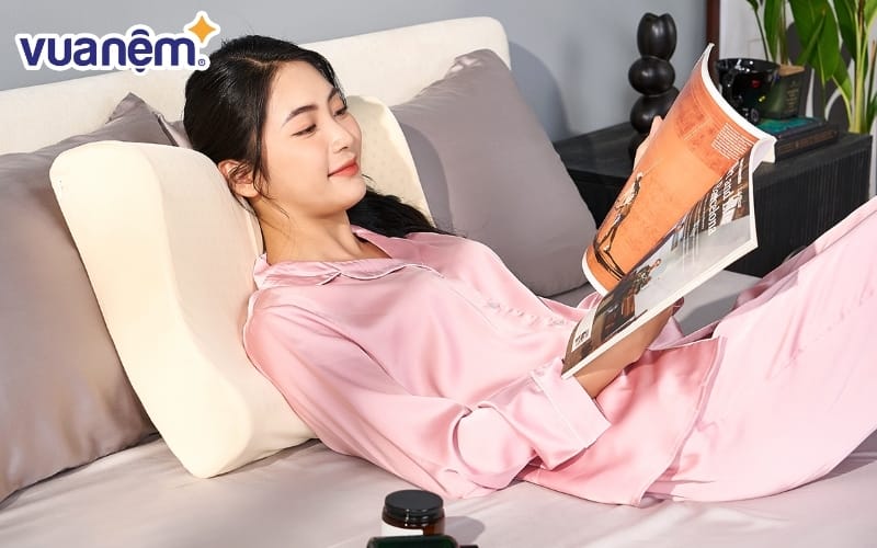 Nằm gối cao hay thấp có lợi cho sức khỏe? Gợi ý 5+ mẫu gối nâng đỡ cổ vai gáy, dễ ngủ