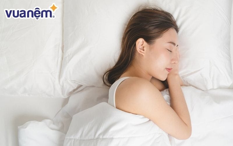 Sản phẩm có độ dày khoảng 30cm sẽ thích hợp với những người ngủ kết hợp nhiều tư thế