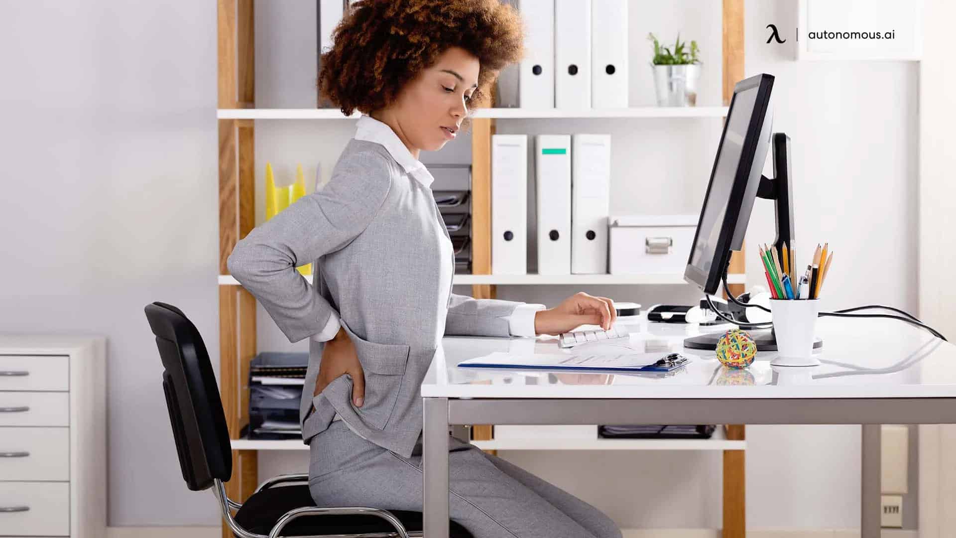  ngồi máy tính quá lâu là thói quen xấu gây hại cho lưng 