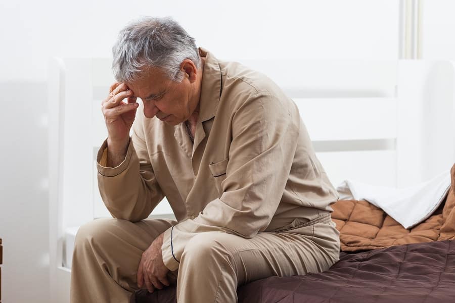 Có nhiều nguyên nhân khiến người già bị mất ngủ