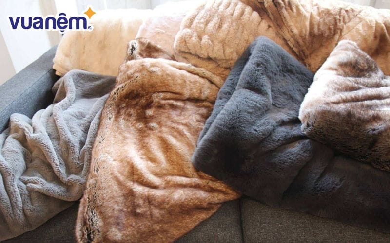 Chăn lông cừu thật sẽ rất khó bị đốt