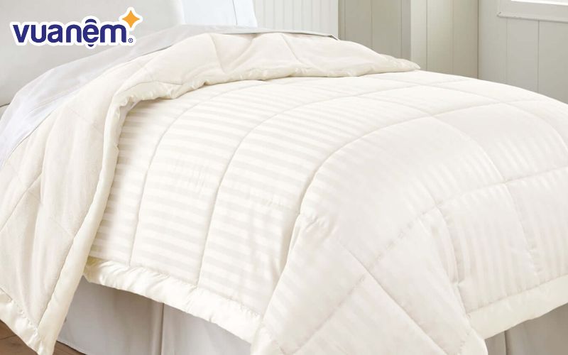 Ruột chăn Ruột chăn rất khó bị xẹp trong một thời gian dài sử dụng nên nó có độ bền rất cao.