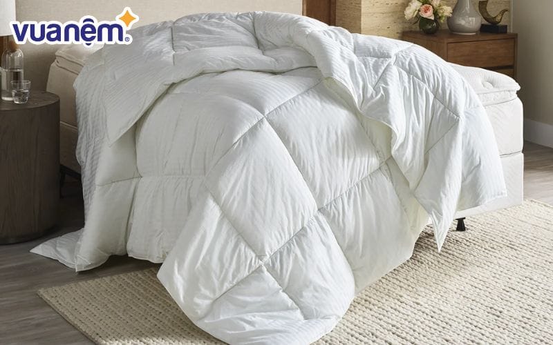 Ruột chăn siêu nhẹ lông vũ rất mềm, mịn và nhẹ