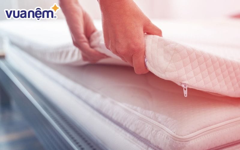 Topper thực chất là một tấm tiện ích trải trên mặt đệm