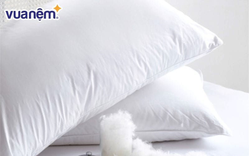 Tuổi thọ của gối bông cũng không quá lâu bền, sau 1 thời gian lớp bông xẹp lún thì cần thay mới