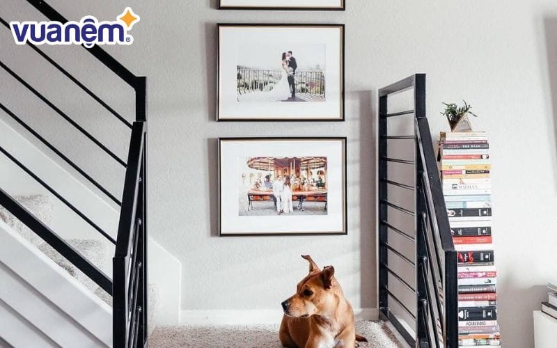 Bên cạnh phòng khách, phòng ngủ, bạn có thể chọn các vị trí khác theo hướng phong thủy vợ chồng để treo ảnh cưới.