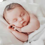 tư thế ngủ tốt nhất cho trẻ sơ sinh