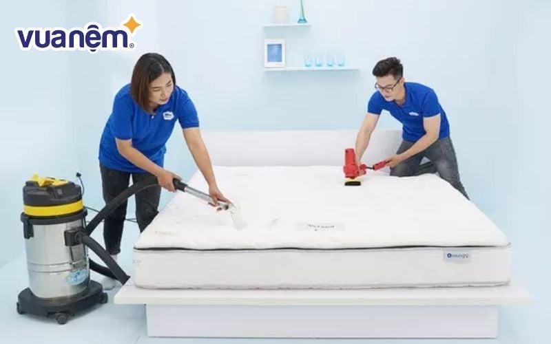 Dịch vụ vệ sinh đệm cao su chỉ từ 200k của Vua Nệm