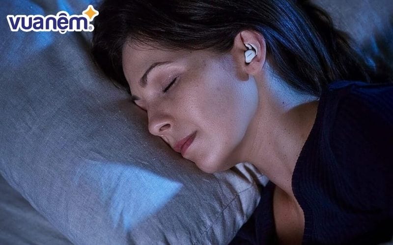 Cách chống ồn khi ngủ hiệu quả là đeo nút tai chống ồn