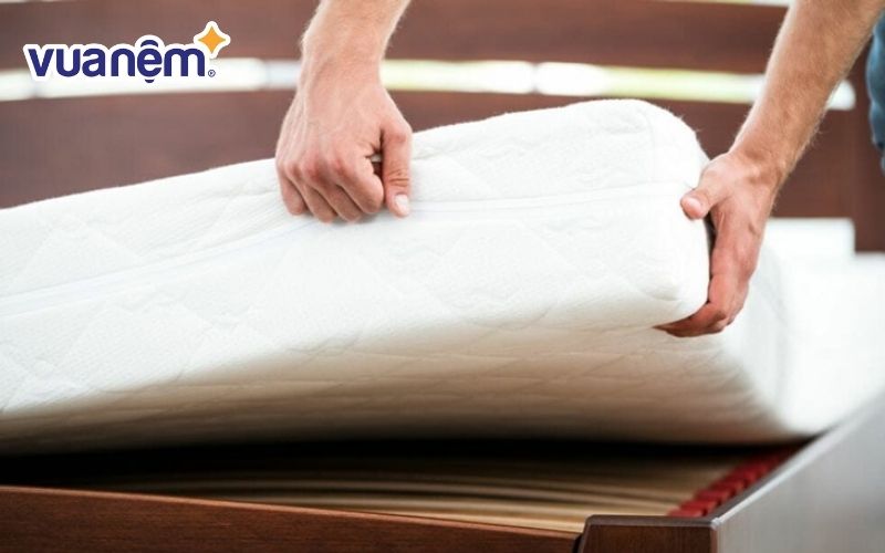 Xoay chiều nệm cao su là cách để giữ cho nệm bền hơn