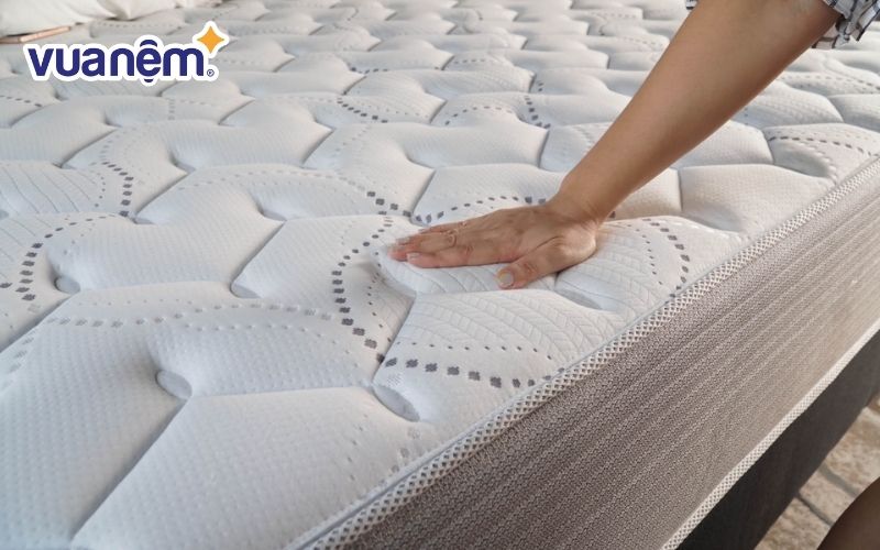Kiểm tra nệm định kỳ để phát hiện các vấn đề kịp thời