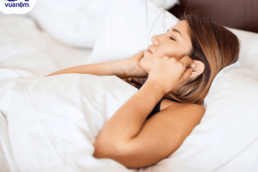 bịt tai khi ngủ có tốt