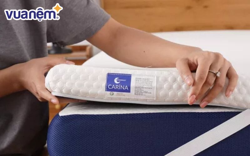 Topper Goodnight Carina với tinh chất trà xanh kháng khuẩn, khử mùi.