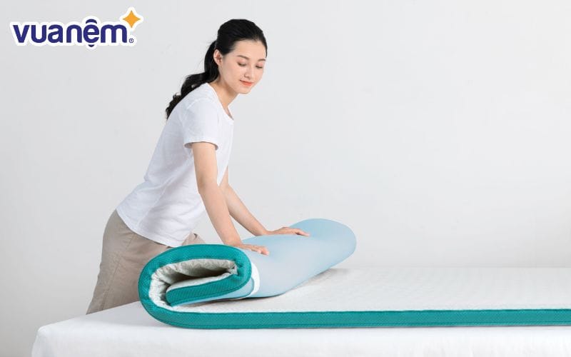Topper đa năng Aeroflow với thiết kế 2 mặt cho mùa đông và mùa hè.