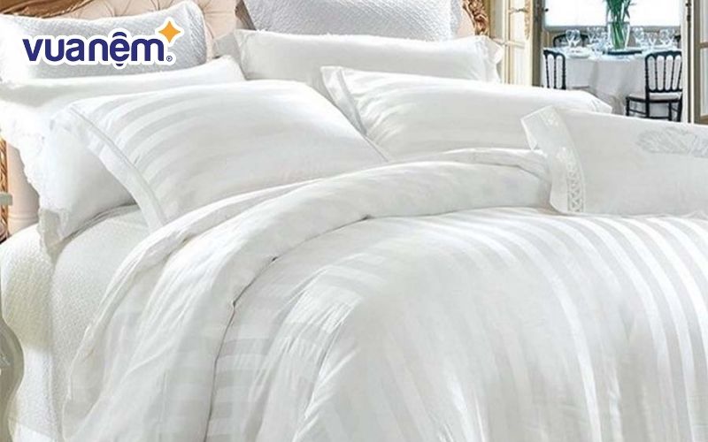Màu sắc tiêu chuẩn ga giường khách sạn là màu trắng