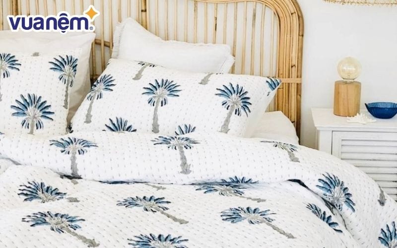 Chăn cotton hè là loại chăn mùa hè được dệt bằng sợi bông tự nhiên