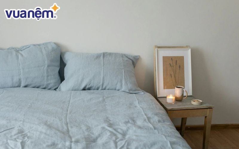 Chiếc ga trải giường có màu sắc phù hợp và hài hòa với không gian phòng ngủ