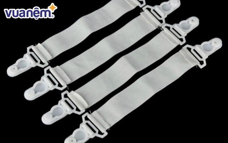 Cách cố định ga giường phổ biến là sử dụng dây chun