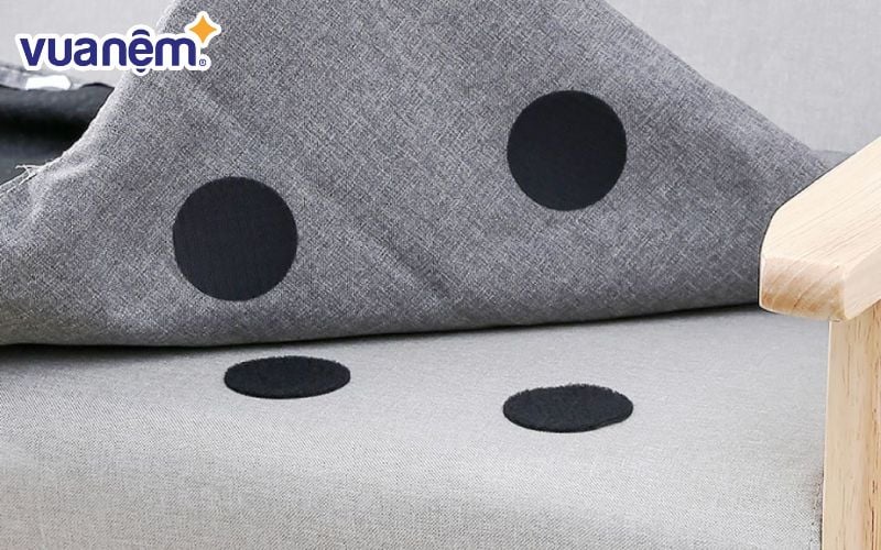 Sử dụng miếng dán chống tuột ga giường