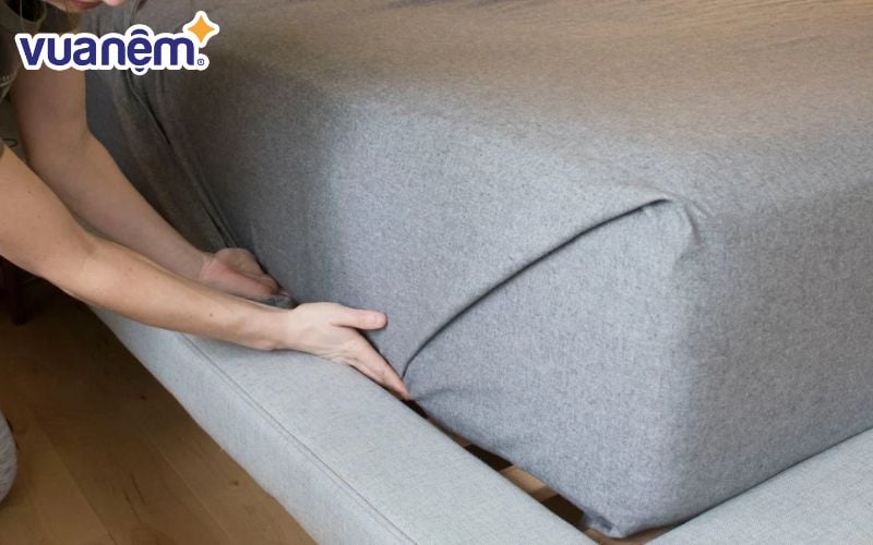 Gấp góc ga giường kiểu khách sạn giúp cố định ga giường chống tuột