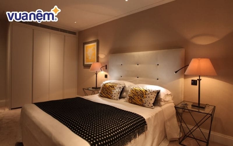 Đèn ngủ phong thủy là đồ vật cần thiết trong phòng ngủ