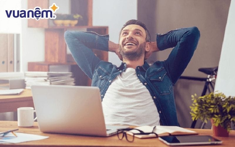 Ngủ trưa Ngủ trưa là một giấc ngủ ngắn giúp tái tạo năng lượng để hoạt động cho buổi chiều