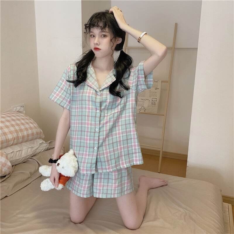  pijama với hoạ tiết kẻ sọc to