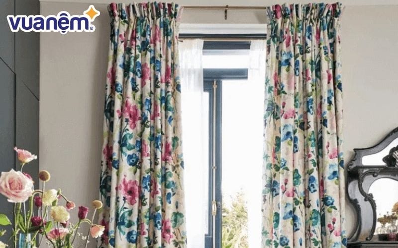 Lựa chọn loại rèm cửa dày dạn để che chắn ánh sáng tốt hơn
