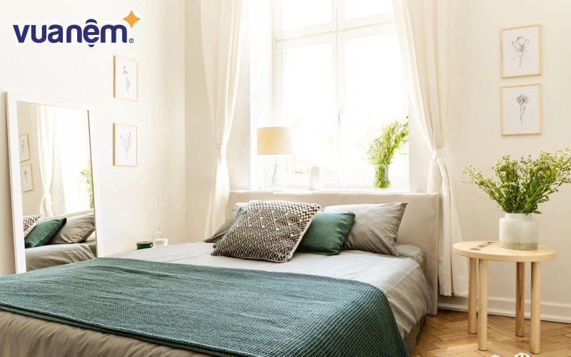 Đặt giường sát với cửa sổ làm tăng nguy cơ bị ẩm mốc